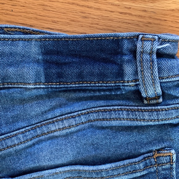 Ladies Distressed Jean Shorts - Picture 6 of 7